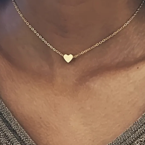 Jewelry - - Nwt! Pretty dainty gold-plated heart necklace